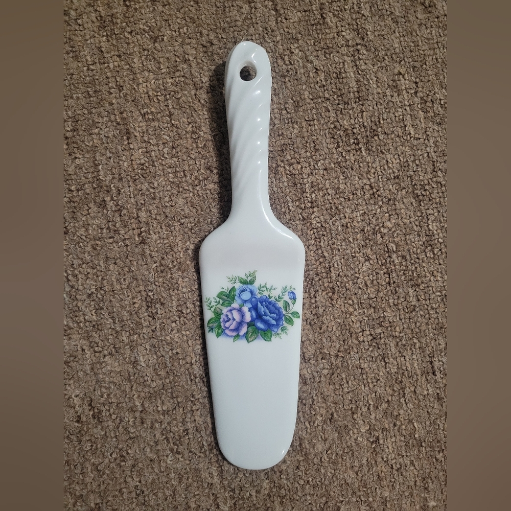 Vintage Porcelain Floral Cake Or Pie Server Made By Andrea By Sadel